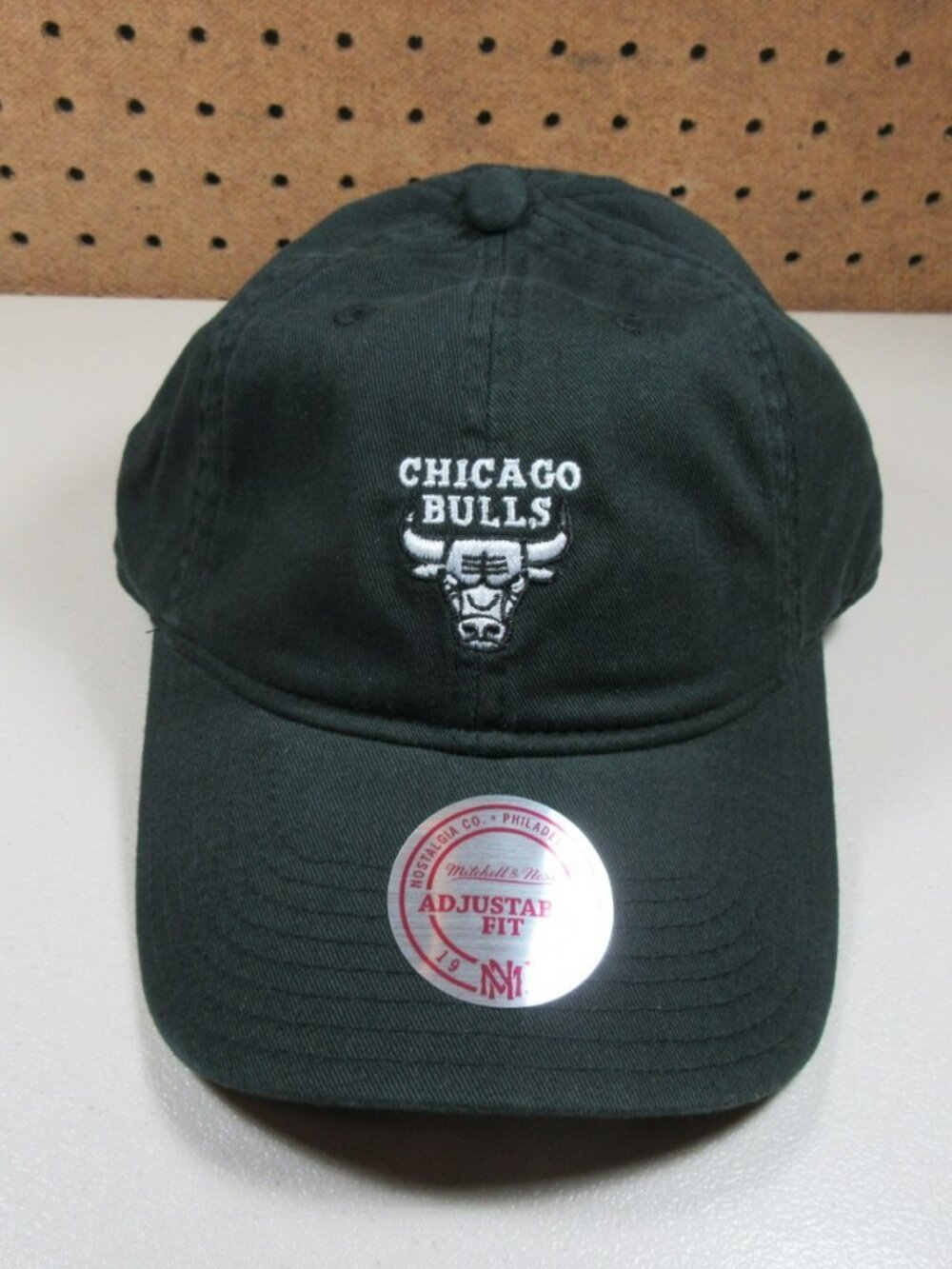 Mitchell & Ness mens distressed black Chicago Bulls NBA strapback hat NWT